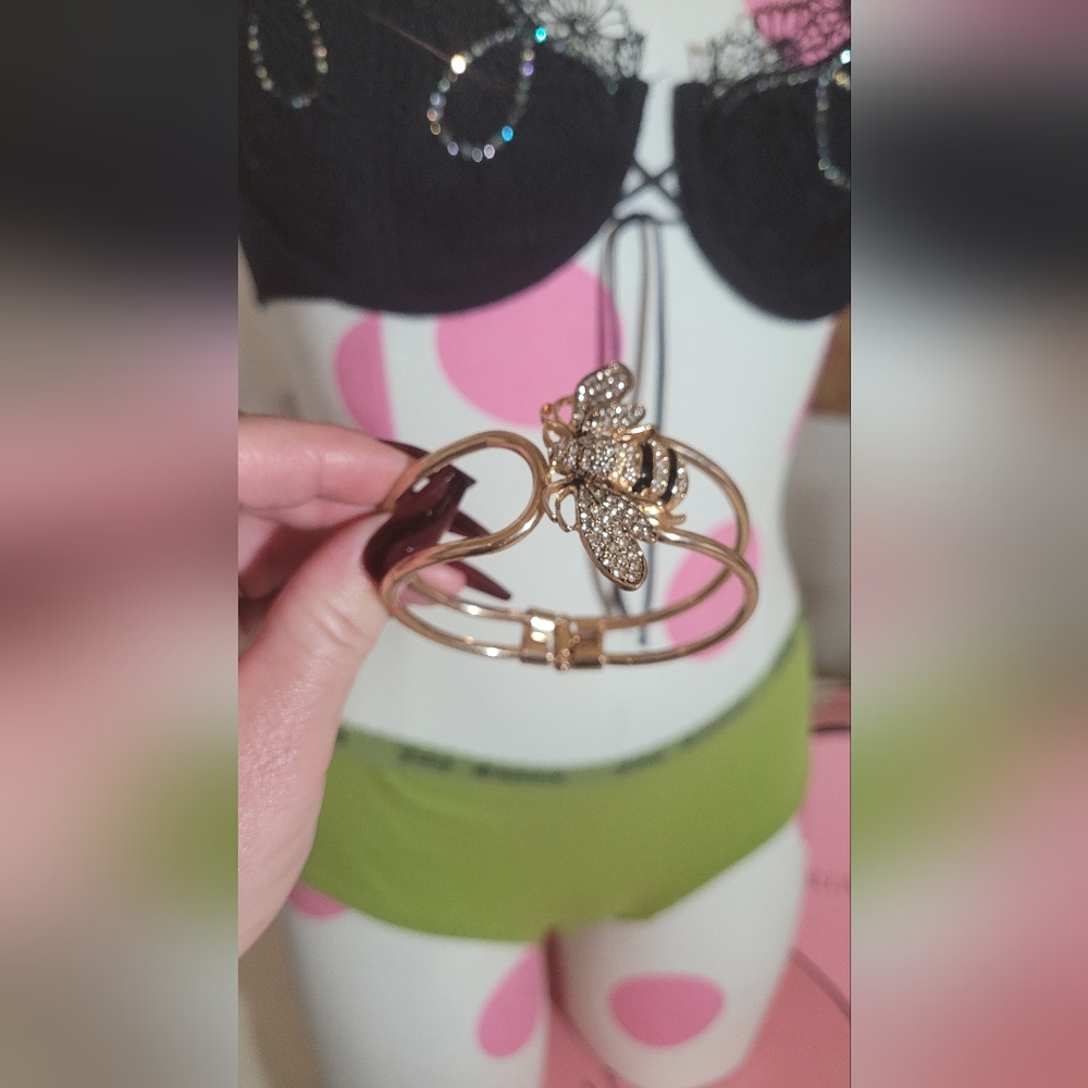 New Gold Bee Statement Braclet - image 6